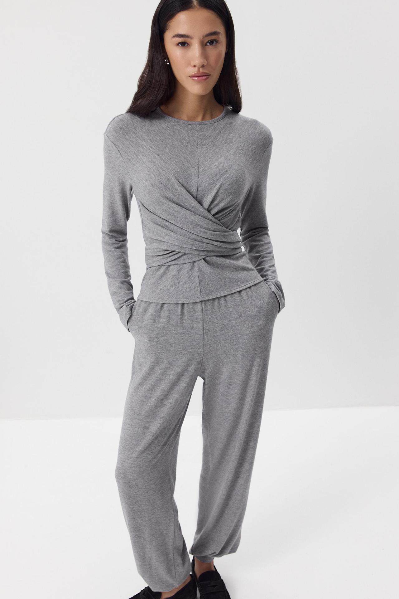 Womens Soft Modal Two Piece Set Casual Tie Waist Top and Cuffed Pants Spring and Autumn Fashion Wholesale Available