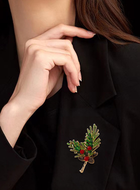 合金滴油圣诞节胸针新款松果树叶胸花档时尚精致节日款树叶别针