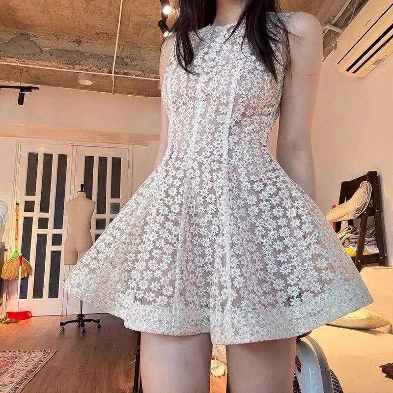 Đầm maxi nữ thắt eo ren hoa 3D tay loe — Trường An