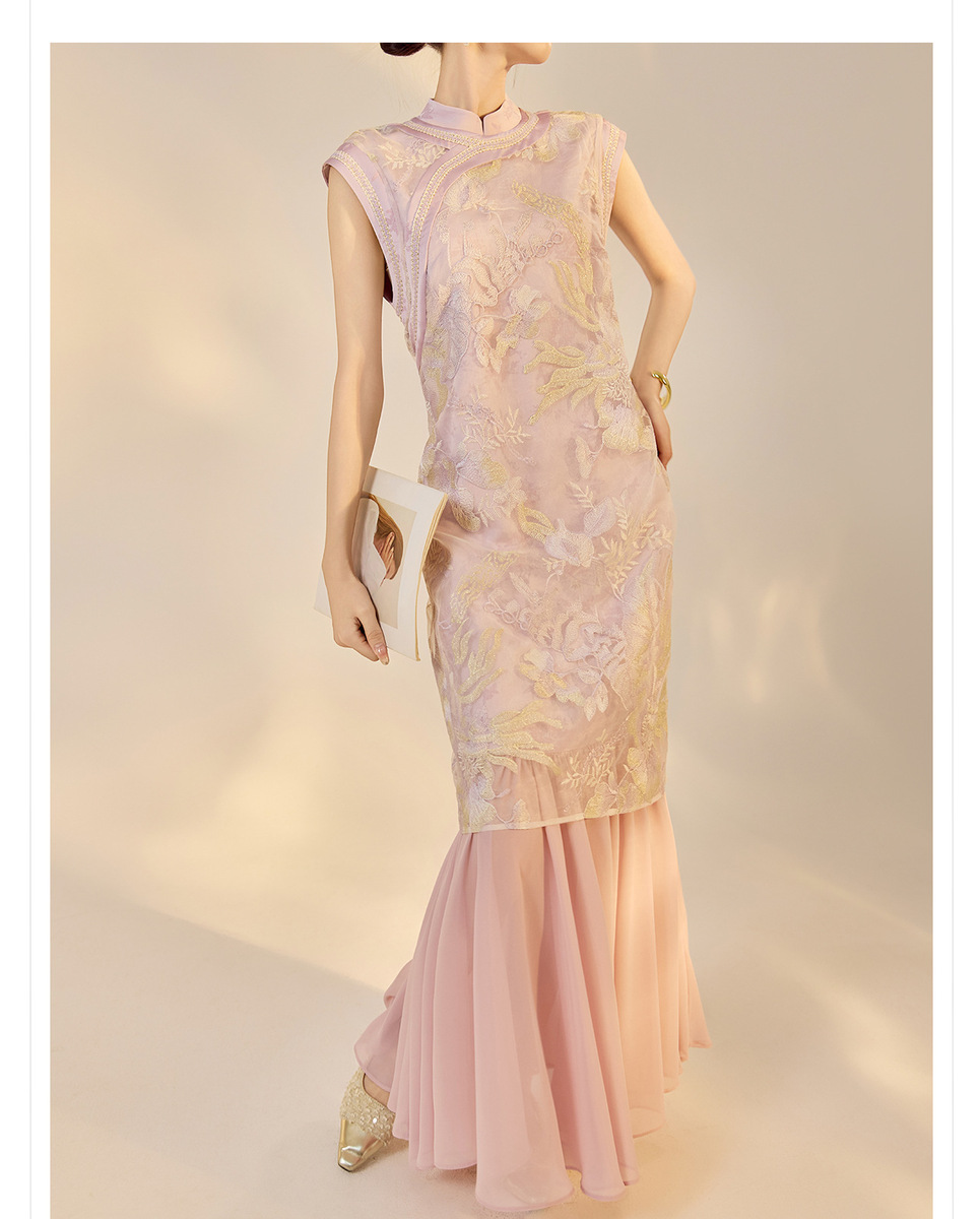 Đầm liền cổ đứng không tay thêu đính cườm họa tiết hoa — Tím Đinh Hương (giao hàng trong 7 ngày), Tím đinh hương (giao hàng trong ngày), Vàng cát chảy (giao hàng trong 7 ngày), Vàng cát chảy (giao hàng trong ngày)