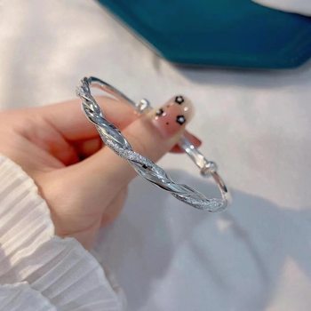 Mobius ring bracelet for women ins simple niche advanced design push-pull frosted bracelet 2023 New