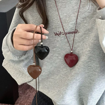 Long Heart Pendant Necklace for Women 2024 New Style Simple Elegant Sweater Chain Niche High-End Clavicle Chain Accessories