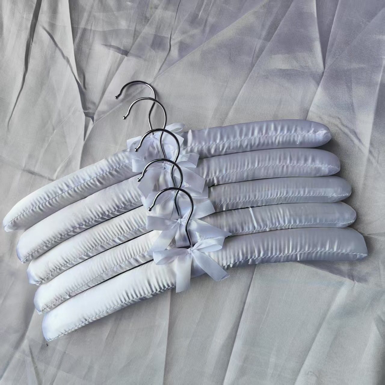 Satin Cloth Hangers for Cheongsam Dresses, Dress Hangers, Silk Cloth Hangers, Cloth-Covered Sponge Hangers for Home, Hotel, and Guesthouse Use