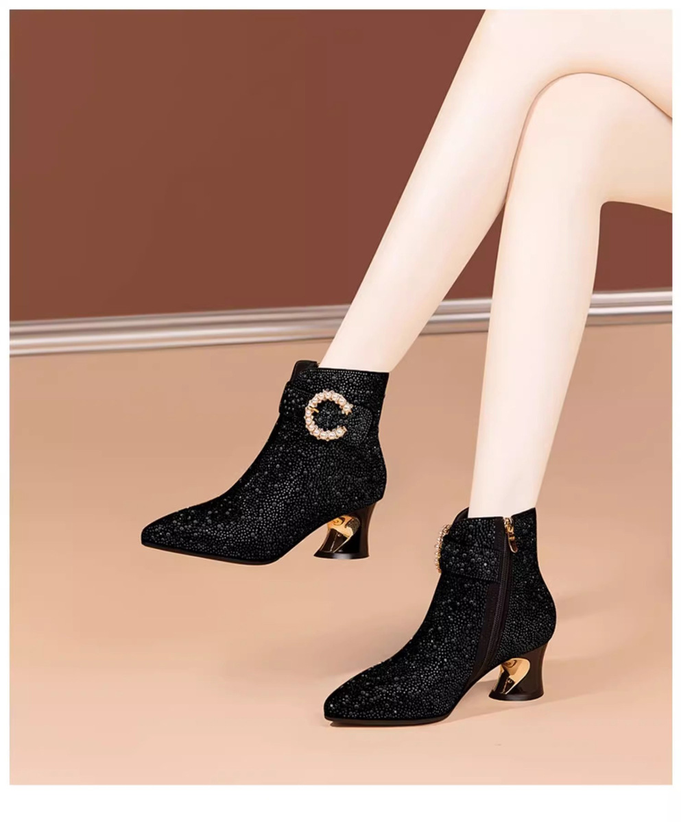 Boot nữ cổ thấp mũi nhọn gót thô đính pha lê phối khóa kéo bên — Màu đen, Màu vàng