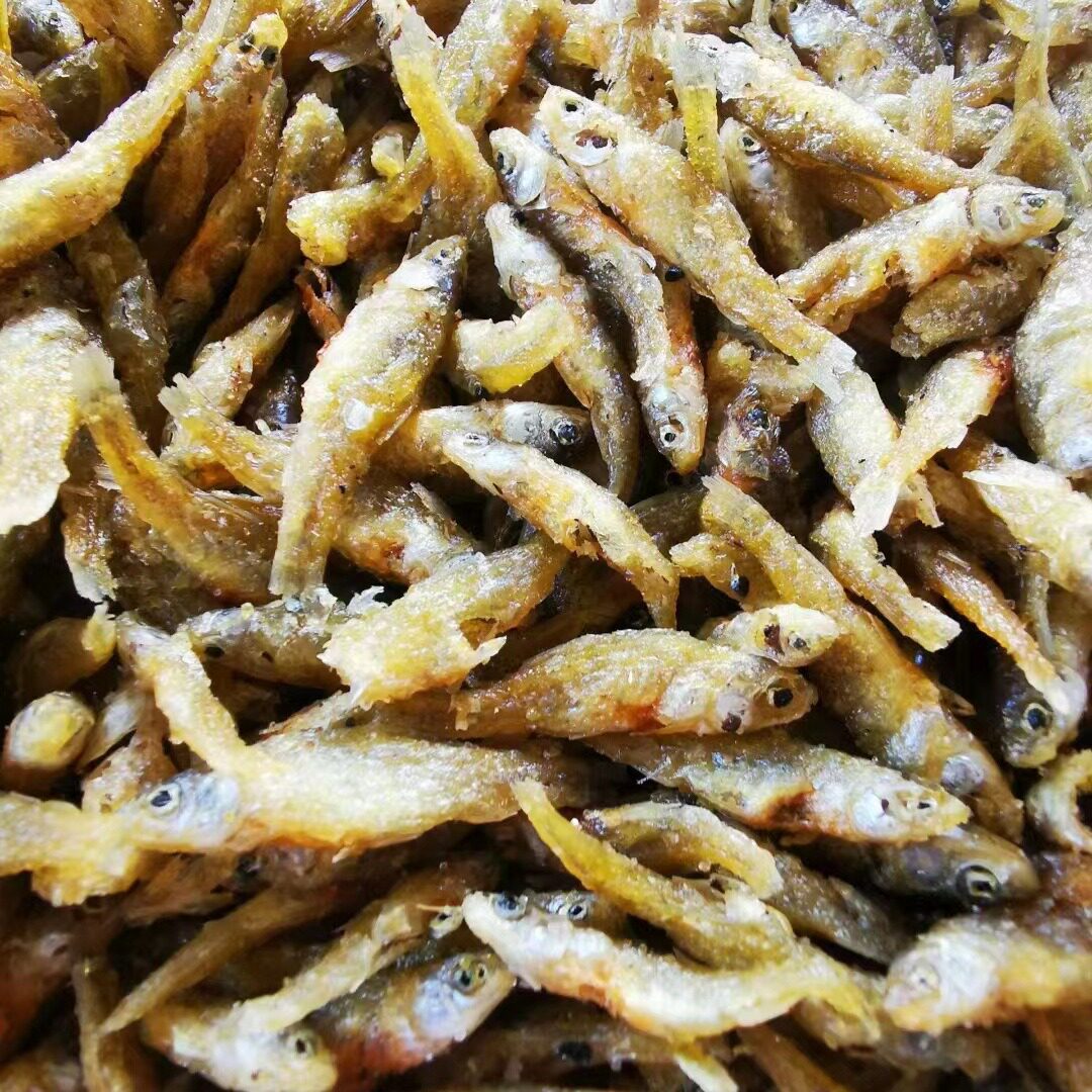 Li Qin, a Live Fish Wholesaler, Uses Cucumber-Smoked Fish/Processed Fish, Freshwater Small River Fish, Dried Small Fish, Raw Materials, Fish Meal, and Fish Heads