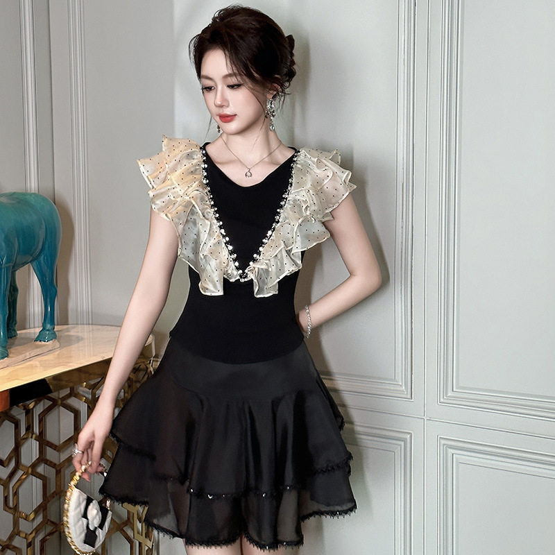 Áo thun nữ cổ tròn tay ngắn phong cách Pháp, thiết kế tay bèo nhún, dáng ôm, màu đen cơ bản — [Đen]