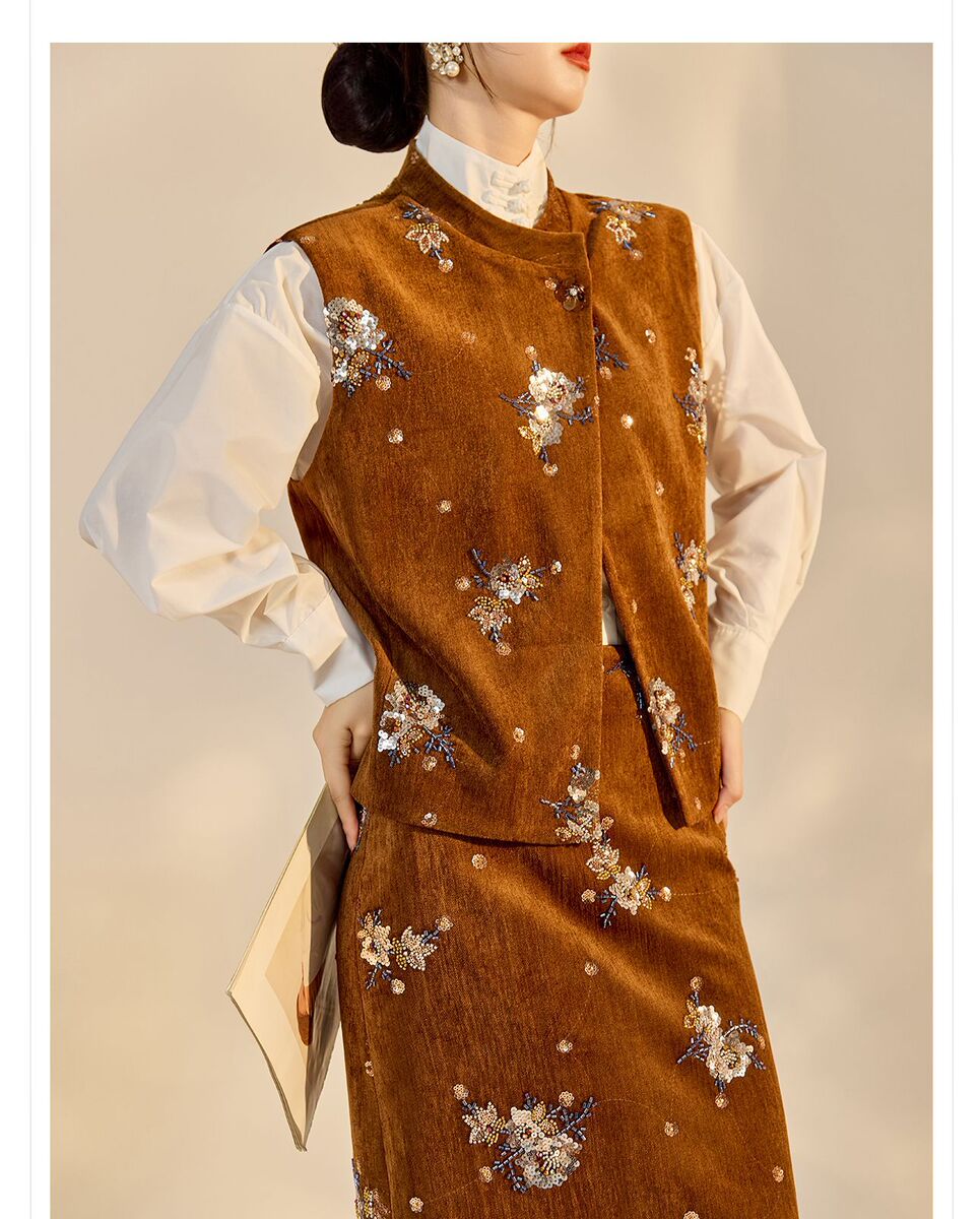 Bộ ba món nữ gồm áo khoác dài tay thêu đính cườm, chân váy chữ A và áo vest — Áo vest đính cườm (giao hàng trong 7 ngày), Áo vest đính cườm (giao hàng trong ngày), Váy thêu cườm (giao hàng trong 7 ngày), Váy thêu cườm (giao hàng trong ngày)