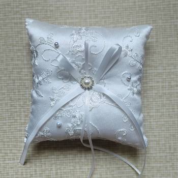 J015 Western-Style Wedding Supplies High-End Creative Beige Embroidered Pearl Bridal Ring Pillow Wedding Supplies Cross-Border Export