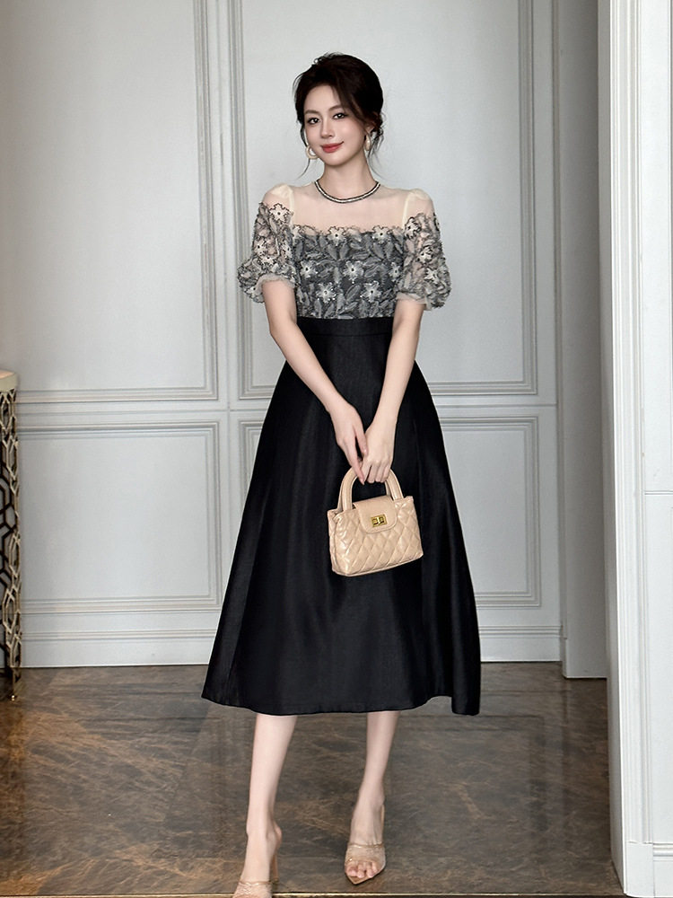 Đầm maxi nữ tay bồng cổ tròn, thiết kế ren viền cổ, dáng suông oversize, eo cao — [Đen]