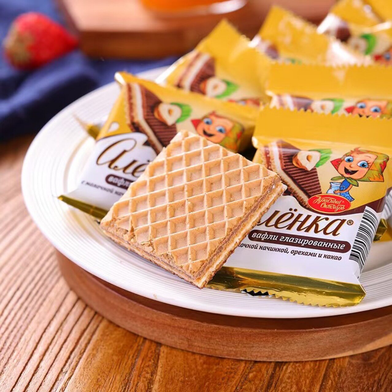 Russian Imported Ailianqiao Hazelnut Wafer Independent Small Packaging Nut Sandwich Chocolate Wafer 20g*20 Bags