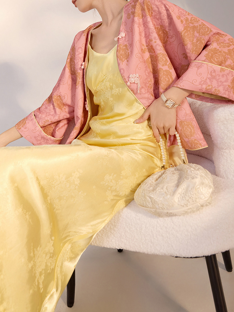 Set áo khoác jacquard dáng ngắn phối đầm hai dây cổ chữ V dài, họa tiết hoa thêu — Váy yếm (giao hàng trong 7 ngày), Áo Jacquard (giao hàng trong 7 ngày), Áo Jacquard (giao hàng trong ngày)