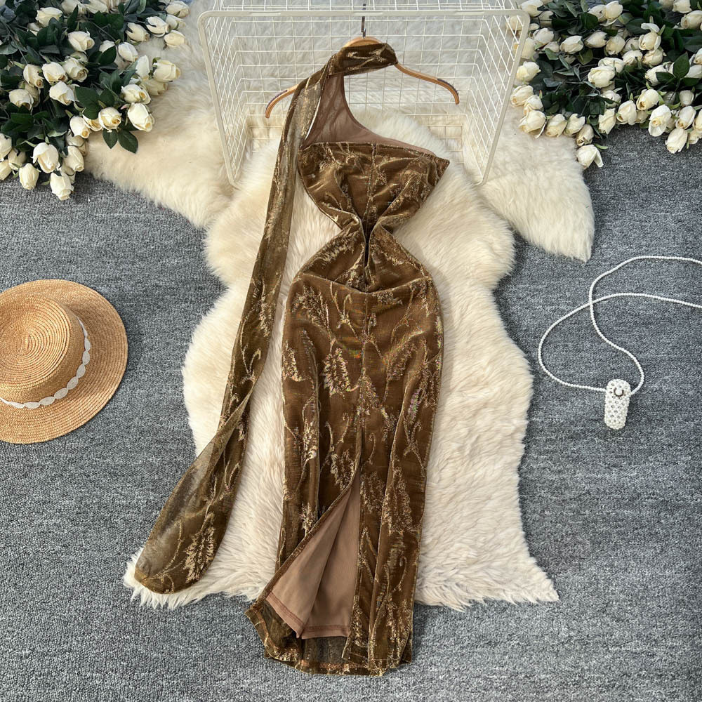 Elegant Off Shoulder Sleeveless Dress High End Gold Foil Print Waist Defining Flowing Design Perfect for Formal