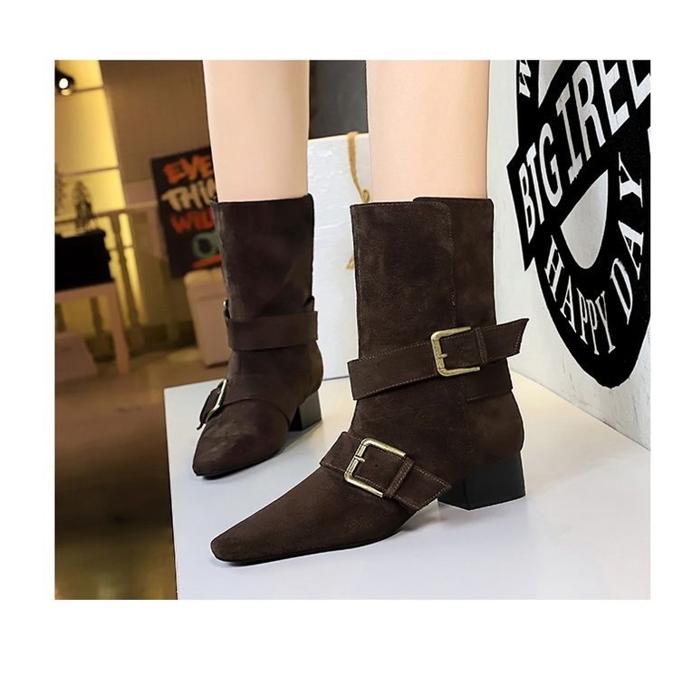 Boot nữ cổ trung mũi vuông khóa thắt lưng gót vừa phong cách retro — màu đen, nâu đậm, quả mơ
