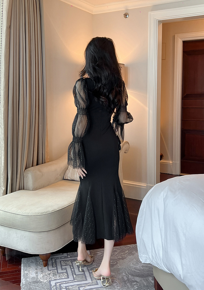 Đầm dài đuôi cá phối lưới cổ V tay bồng ôm dáng — Màu đen