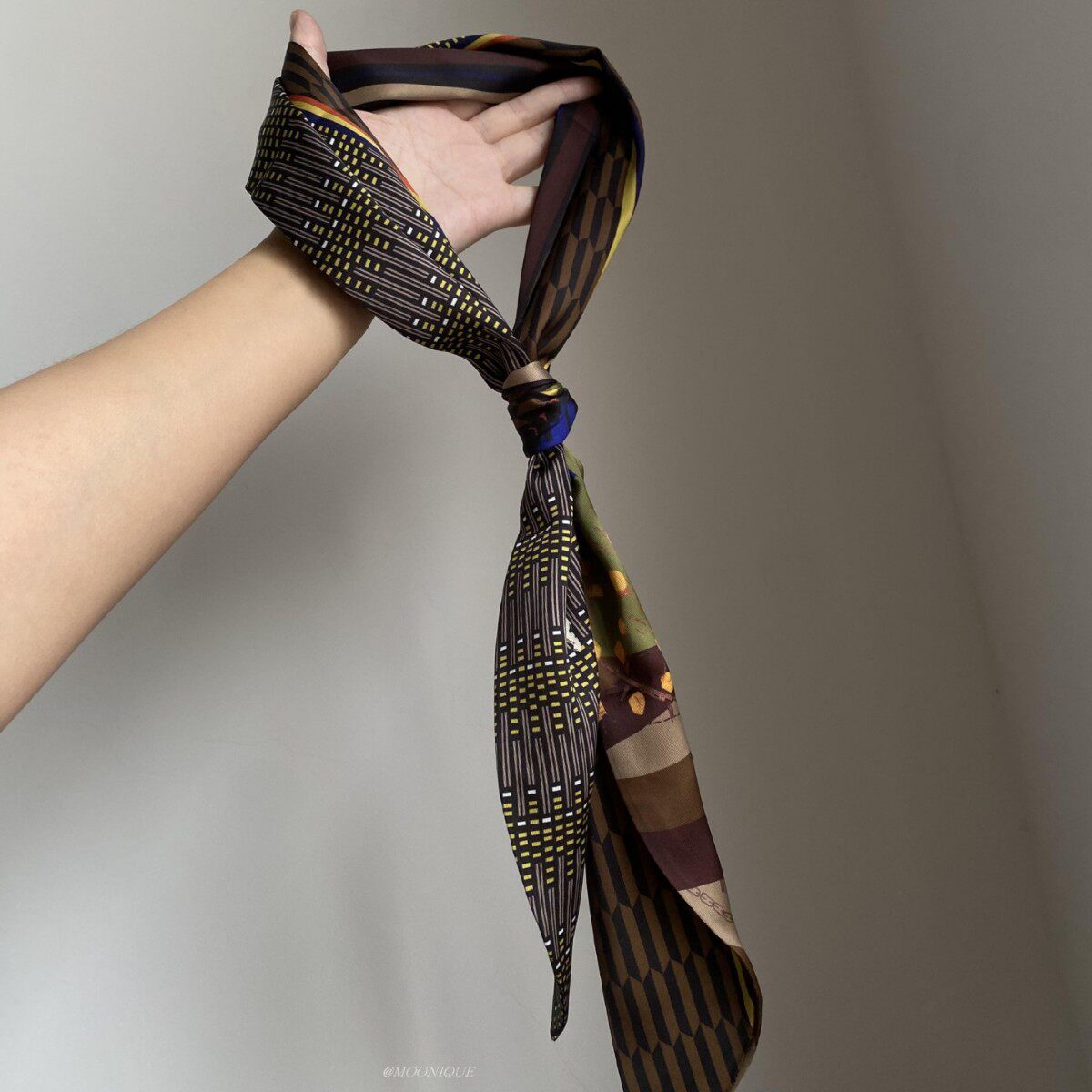 Vintage Second-Hand Floral Silk Scarf for Women, Fashionable and Stylish Old Money Style Long Neck Scarf, 2025 New Autumn and Winter Accessory