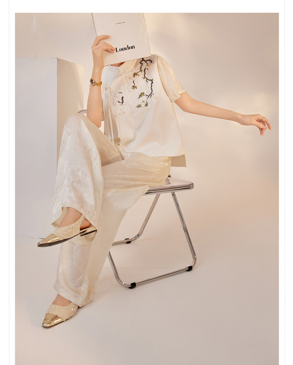 Áo vest nữ cổ đứng thêu nổi cài khuy phong cách thanh lịch — Ngọc Bích Đen (Giao Hàng Ngay), Trắng tuyết satin (tóc làm trong ngày)
