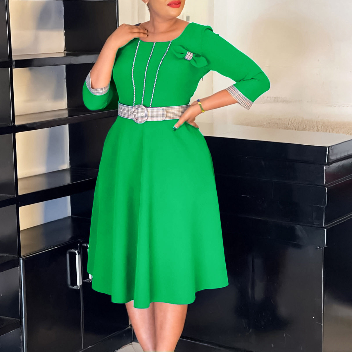 Elegant Womens African Dress Round Neck Color Block Design Fashionable Style Perfect for Parties and Events