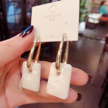 Fashionable Acrylic Geometric Earrings for Women, European and American Retro Versatile Earrings, High-End Light Luxury Earrings Wholesale