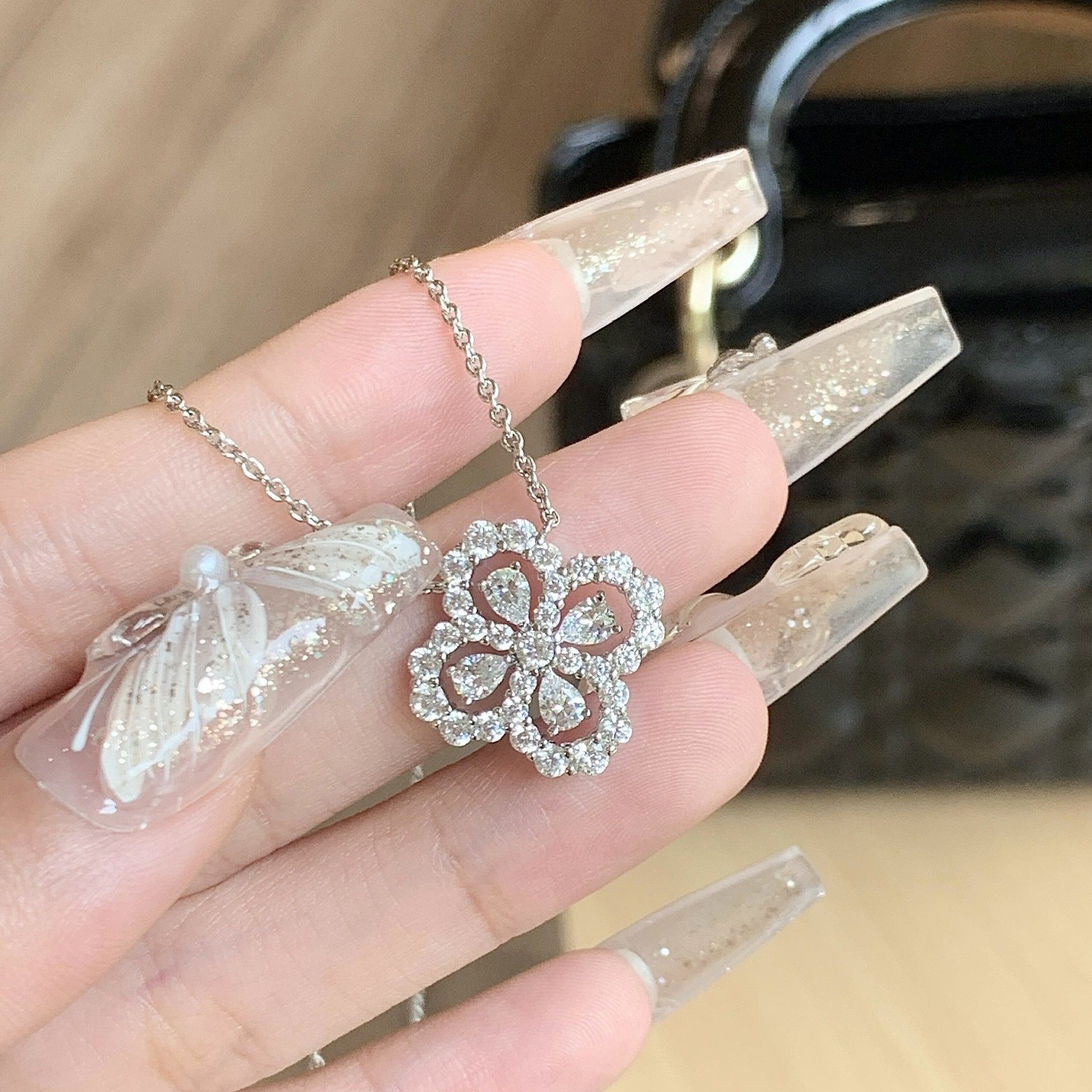 Sparkling Diamond Four-Leaf Clover Necklace for Women, Light Luxury High-End Pendant, 2025 New Titanium Steel Non-Fading Clavicle Chain Wholesale