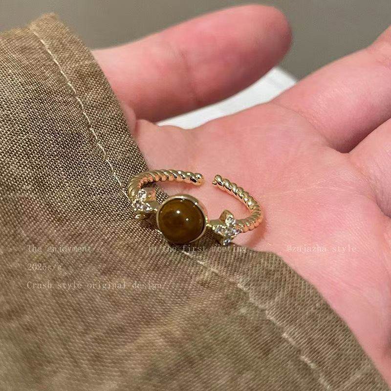 金色太阳花虎眼石戒指女轻奢小众高级感食指戒美拉德叠戴复古指环