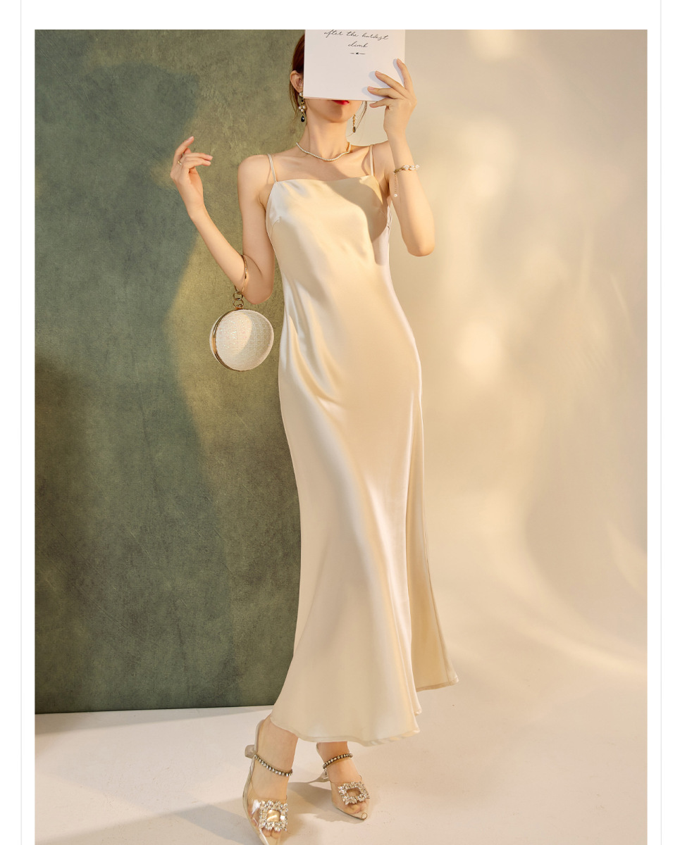 Set áo khoác tay lồng đèn thêu hoa kèm đầm hai dây dáng dài — Áo sequin (giao hàng trong 7 ngày), Váy yếm (giao hàng trong 7 ngày), Váy yếm (giao hàng trong ngày)