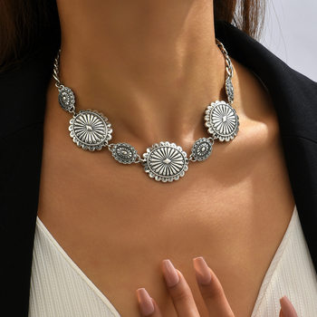 Artistic Retro Rib Hollow Metal Necklace Fashion Design Sense Niche Bohemian Ethnic Style Jewelry