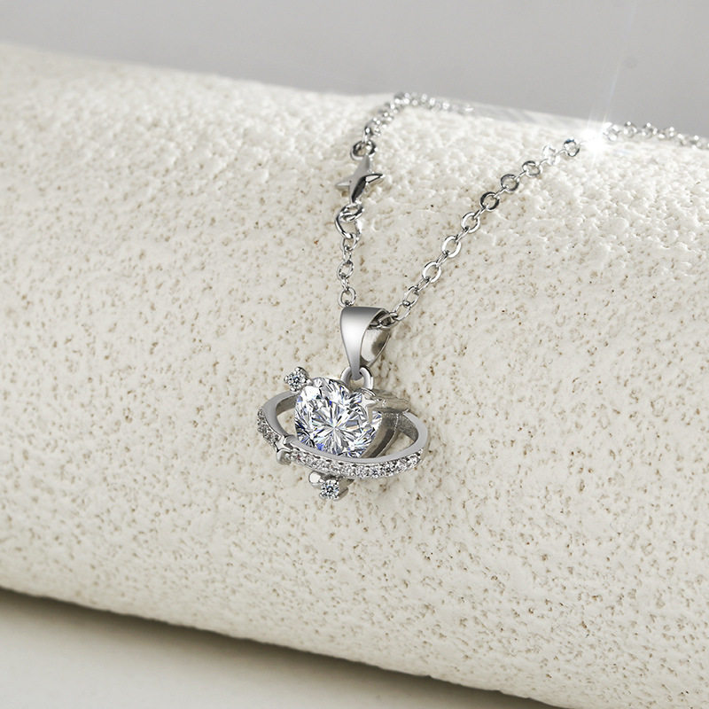 Love Planet Necklace Women's Simple Fashion High-end Heart-shaped Pendant Niche Design Small Fresh Star Clavicle Chain