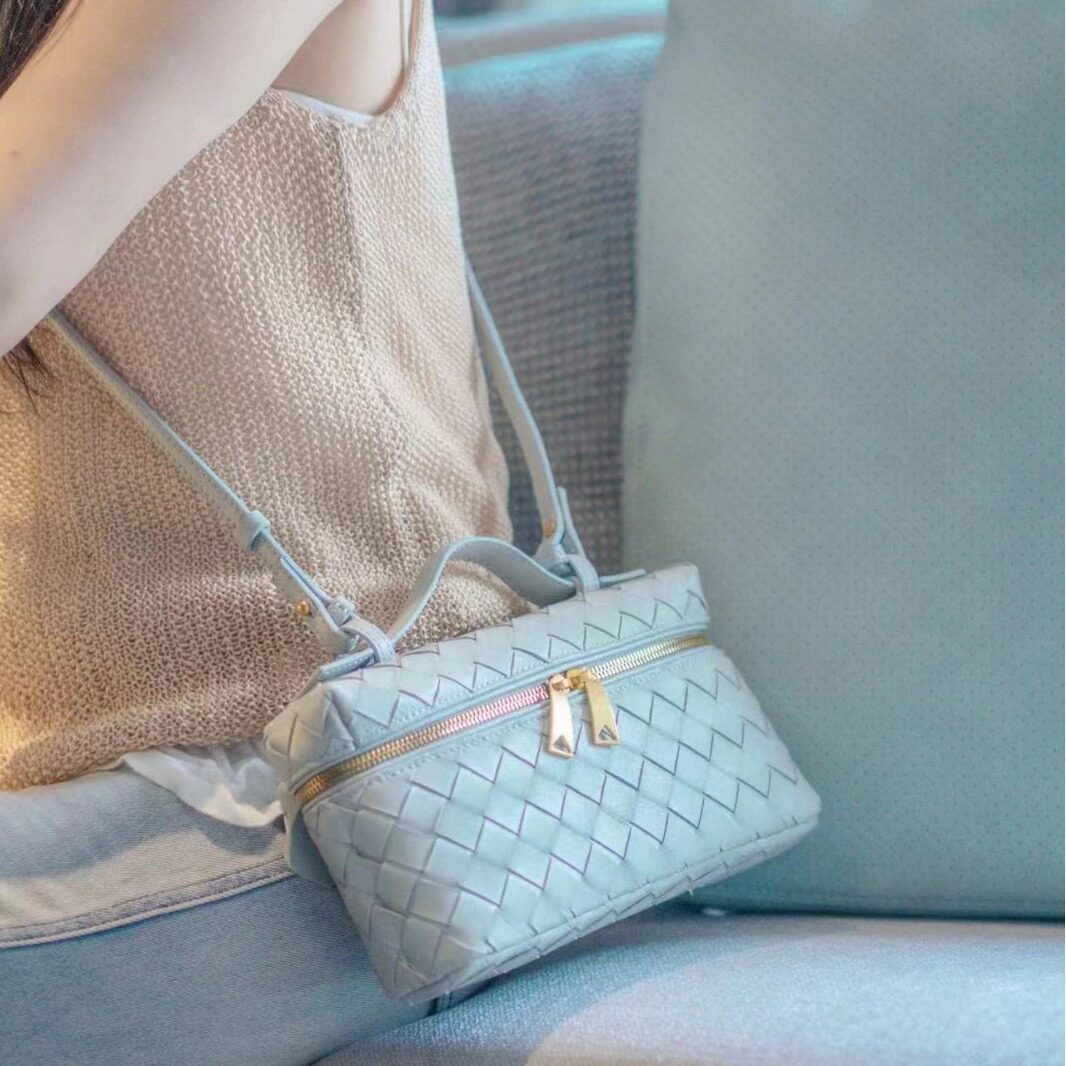 2026 New Cross-Border Quilted Sheepskin Box Bag, Genuine Leather Woven High-End Shoulder Crossbody Small Square Bag for Women