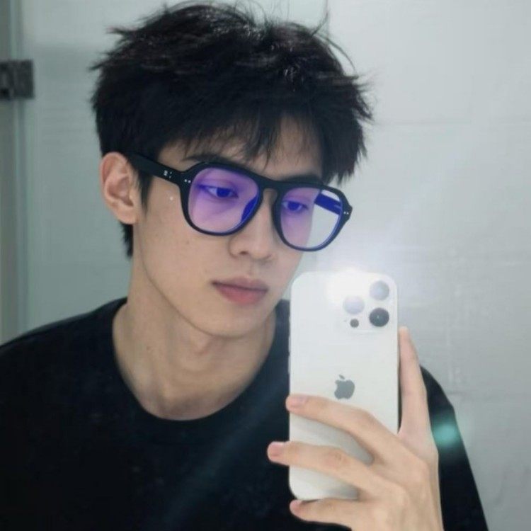 2025 New Gm Ultra-Light Tr Glasses Frame for Women, Versatile Flat Glasses, Early Eight Plain-Faced Round Face Anti-Blue Light Glasses