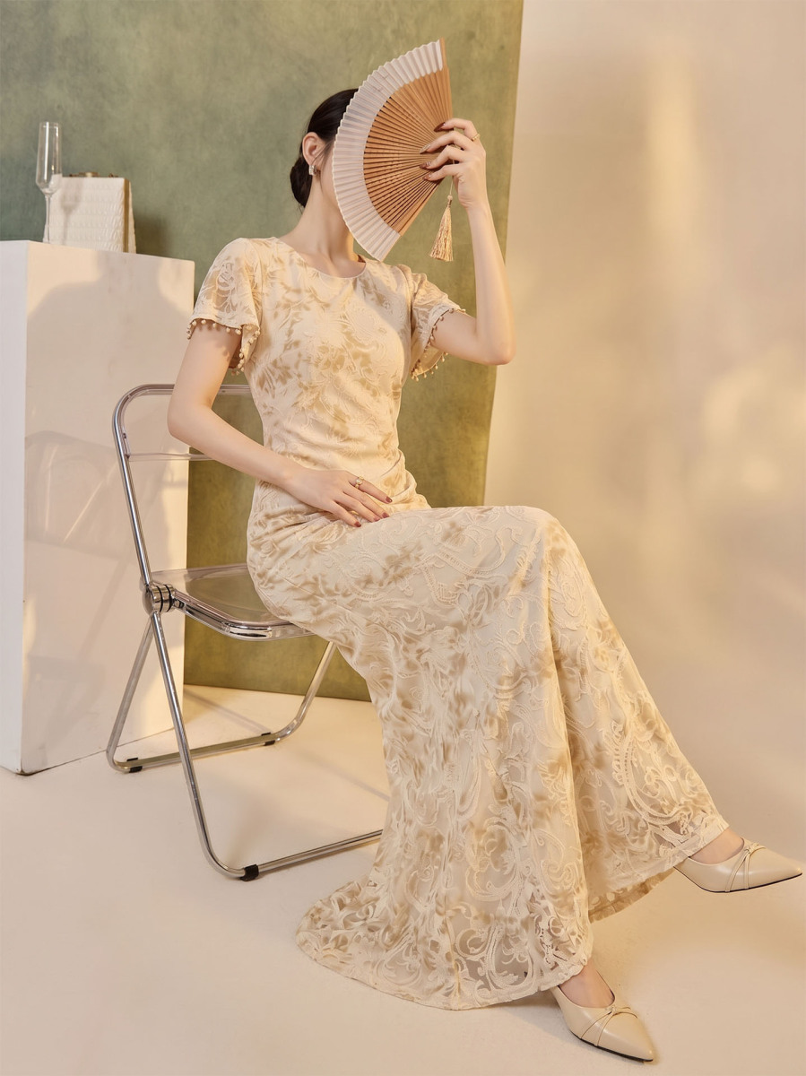 Đầm dài nữ dáng ôm đuôi cá cổ tròn tay ngắn họa tiết hoa — Vàng mơ
