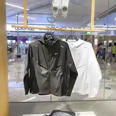 Nike Windbreaker Essential Hooded Running Jacket