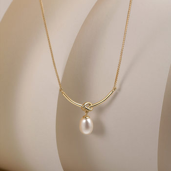 Moon Pearl Pendant Necklace Girl's Exquisite Wholesale ins High Sense Light Luxury Gentle Elegant Clavicle Chain Gift