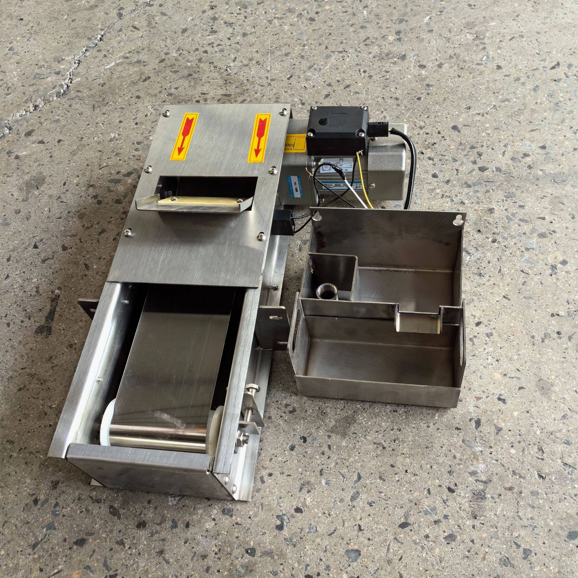 Manufacturer Supplies Belt-Type Oil-Water Separator, Oil Removal Machine, Machine Tool Water Tank Floating Oil Separator, Oil Scraper, Oil Skimmer