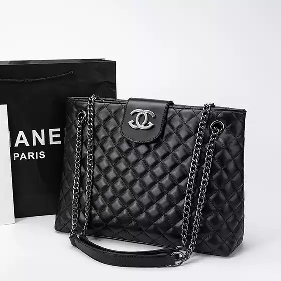 Hong Kong Purchasing Agent for 2026 New Trendy Large-Capacity Quilted Chain Bag, Genuine Leather Women's Bag, Fashionable Shoulder Crossbody Large Bag