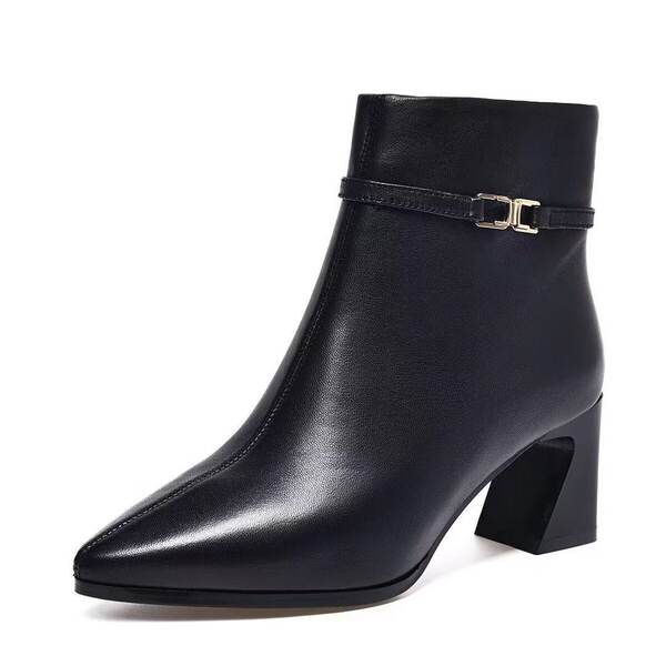 Boot Nữ Da Bóng Mũi Nhọn Gót Vuông Chiều Cao Đế Khoảng 5cm Màu Đen, Kem