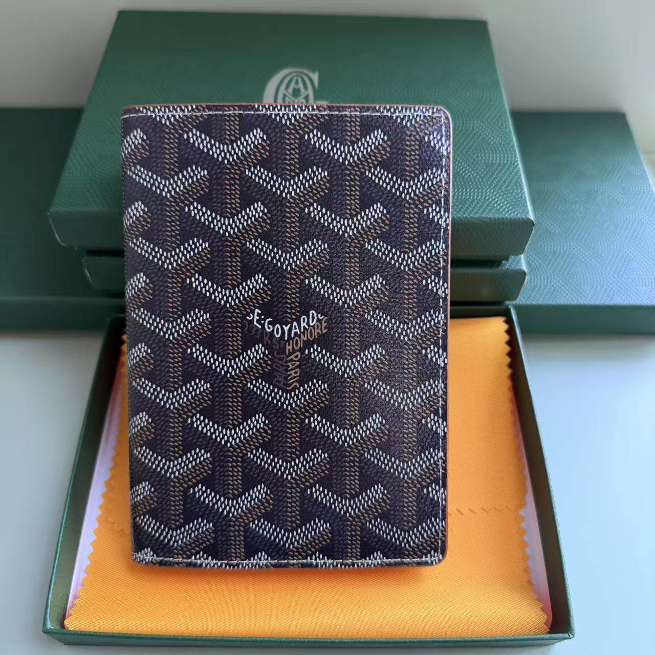 Foreign Trade Goya Passport Holder Dog-Tooth Passport Clip Multi-Card Slot Universal Folding Card Holder Foreign Trade Passport Protective Cover