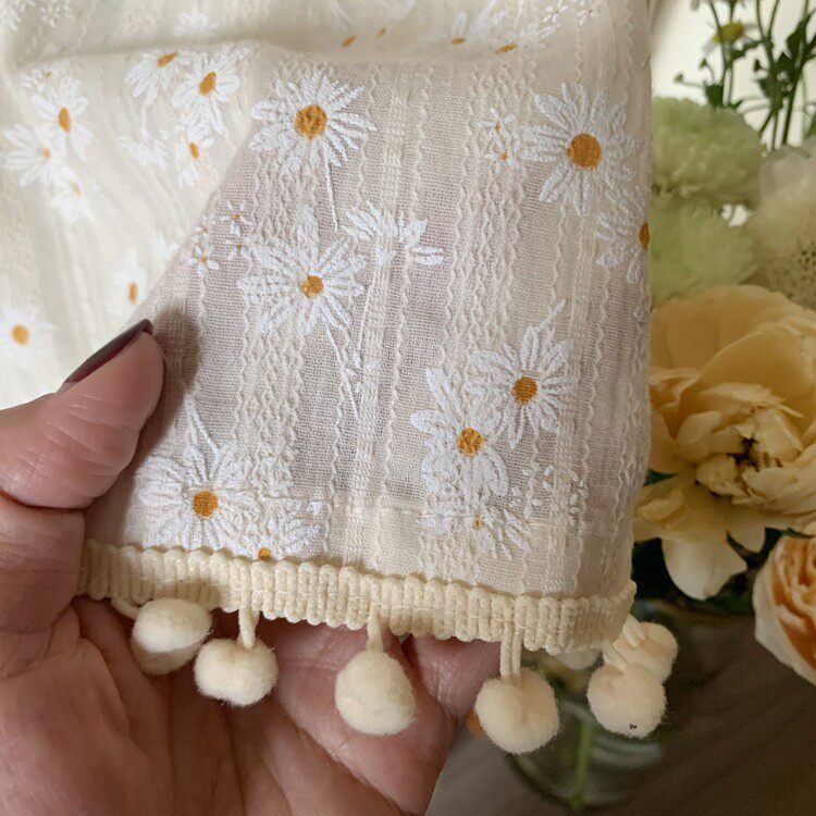 Korean Pastoral French Daisy Floral Cotton and Linen Curtain Fabric, Light-Transmitting but Not See-Through, No-Punch Magic Tape Short Curtain, Ginger Tea
