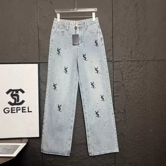 Ys25's New Product Is Very High and Slimming Look, and the Jeans Are Super Eye-Catching. the High-Waisted Wide-Leg Version Covers the Flesh and Makes the Legs Longer