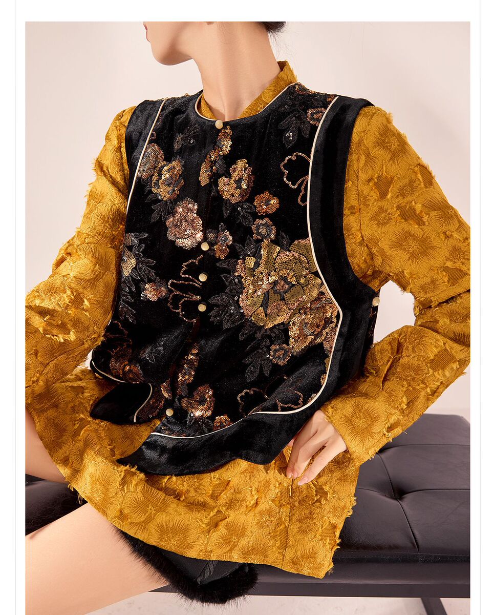 Áo vest nữ dáng gile thêu hoa đính cườm phối cúc — Màu đen