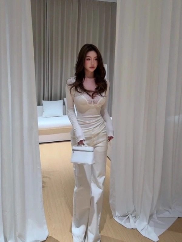 Designed Sexy Lace Edge Slim V Neck T-Shirt Top for Women Autum Versatile Casual White Jeans Two-Piece Set