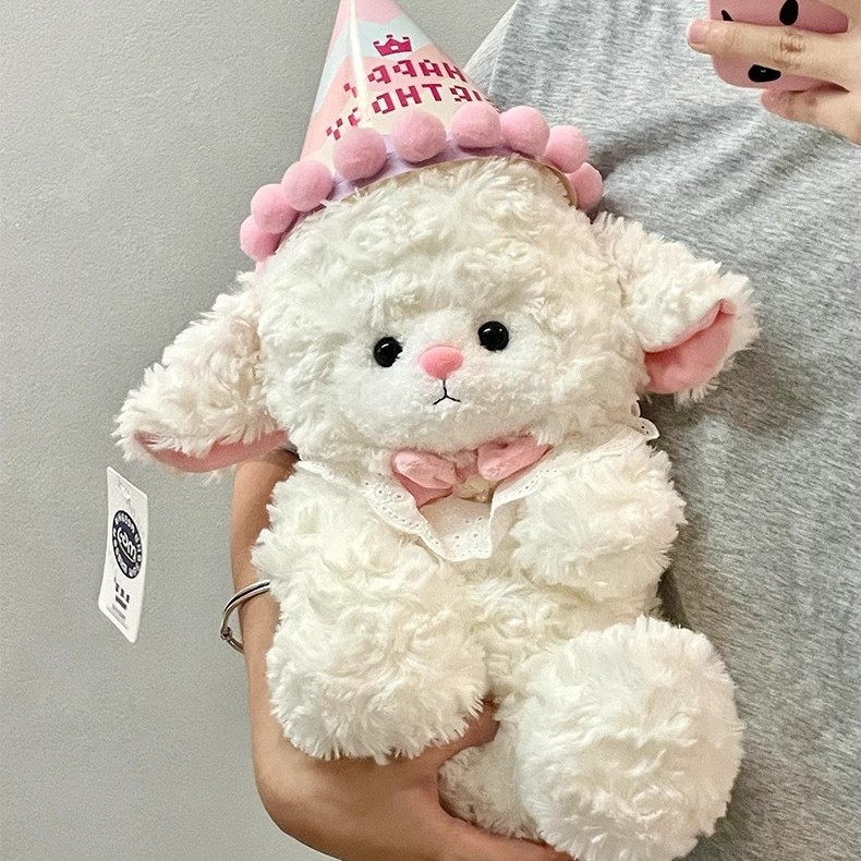 新款羊咩咩毛绒玩具公主羊玩偶呆萌生日帽小羊公仔情人节礼物批发