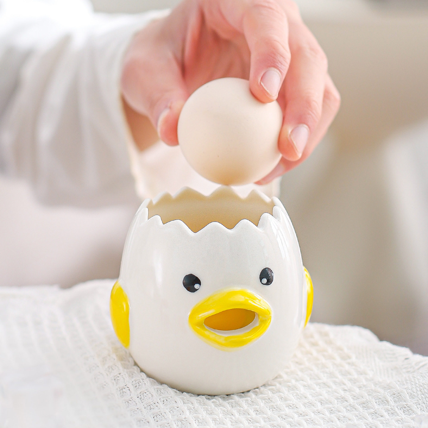 Cute Ceramic Egg Yolk and Egg White Separator Household Small Egg Separation Creative Hand-Painted Card Filter Utensils Wholesale