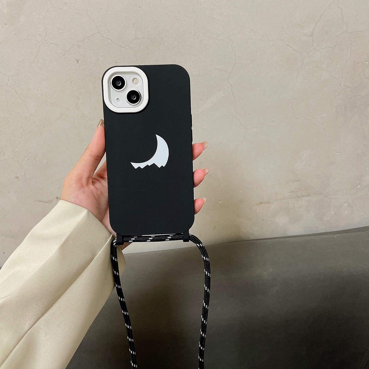 小众创意月牙黑色适用iphone14Promax苹果13手机壳12Pro防摔11斜挎可调节