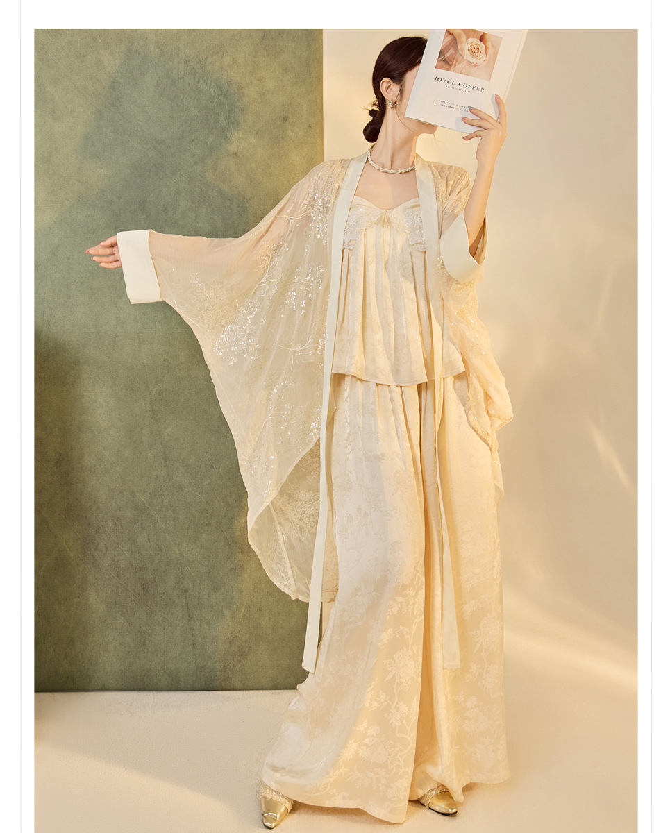 Set ba món nữ gồm áo hai dây thêu, áo khoác cardigan và quần dài — dây đeo, quần, áo khoác