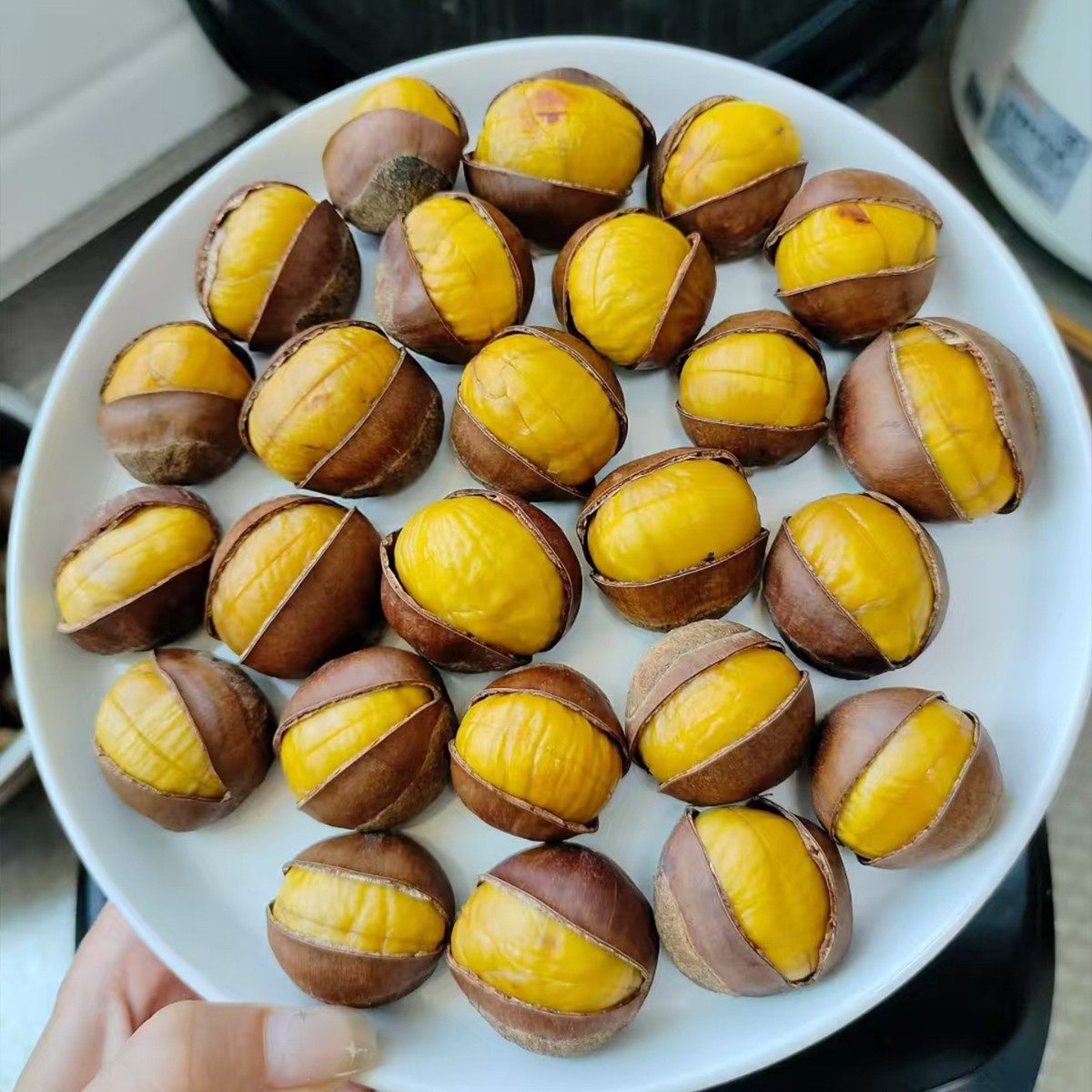 Fresh Chestnuts from Yimeng Mountain, Yellow-Fleshed Oil Chestnuts, New Arrivals in 2025, Seasonal Wild Chestnuts from Deep Mountains for Pregnant Women