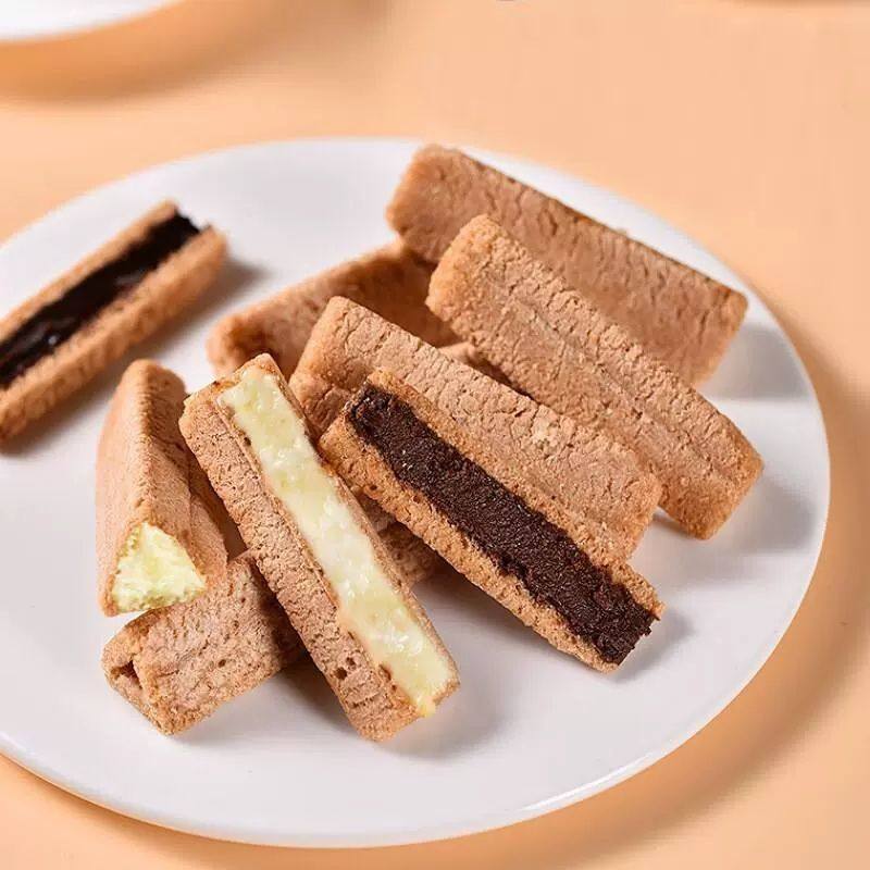 Lava Triangle Crispy Chocolate/Milk Flavored Wafer Biscuits Crispy Puffed Internet Celebrity Snacks Whole Box