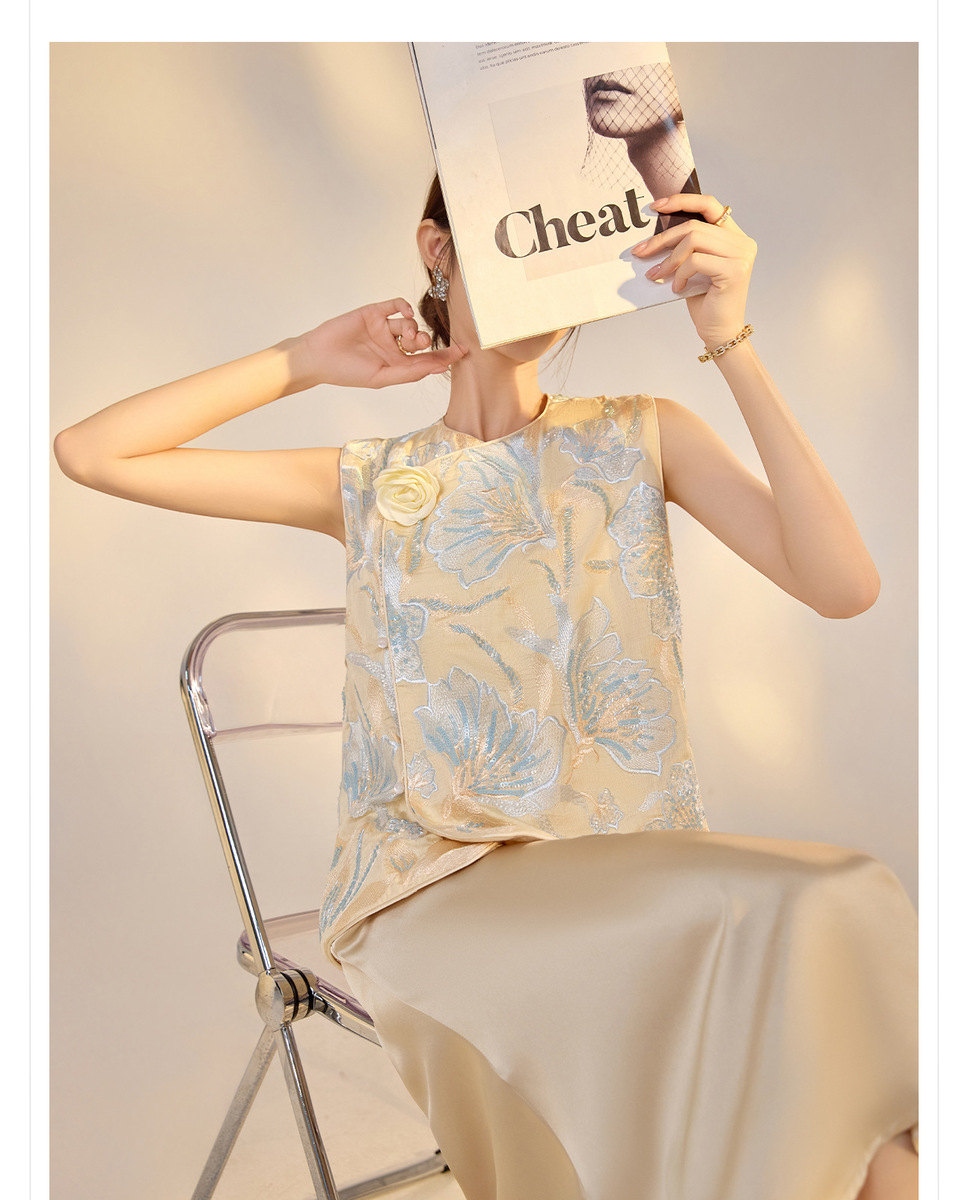 Áo vest nữ không tay thêu hoa nổi chất liệu satin phối họa tiết cành hoa — Hồng xanh (phát hành cùng ngày), Màu xanh hồng (giao hàng trong 7 ngày), Màu xanh mơ (giao hàng trong 7 ngày), Màu xanh mơ (phát hành cùng ngày)