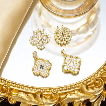 High-End Full-Diamond Women's Four-Leaf Clover Pendant, Popular Niche, Fresh and Sweet Temperament, Versatile Light Luxury Jewelry Accessories Wholesale