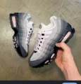 Lin 95 style - gray black light pink hook