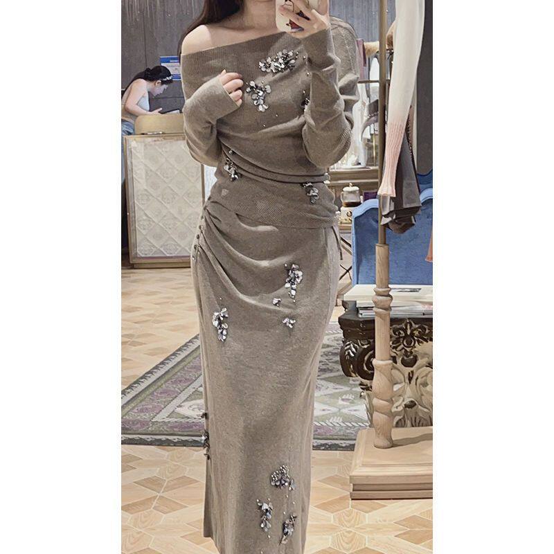 [Two-Piece Set] Slanted Shoulder Slim Casual Fashion Slimming Look Top Pullover Knitwear + Skirt Suit for Women